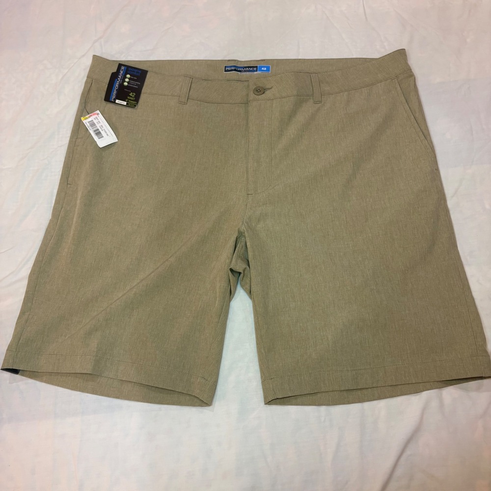 Roundtree & Yorke Performance Shorts Mens 42 Khaki Tan 9 Inseam Stretch Golf NEW